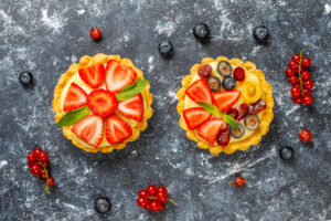 Tarta z owocami: 6 przepisów, sekretów i technik na idealne letnie wypieki